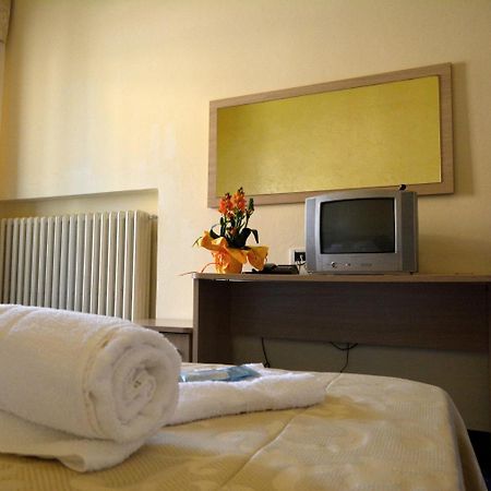 Hotel Orly Cesenatico Kültér fotó