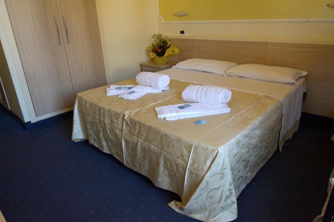 Hotel Orly Cesenatico Kültér fotó