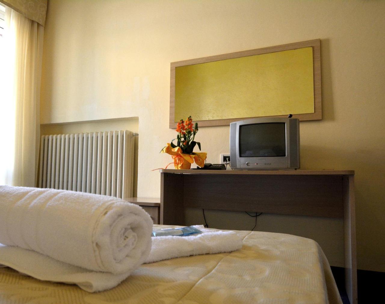 Hotel Orly Cesenatico Kültér fotó