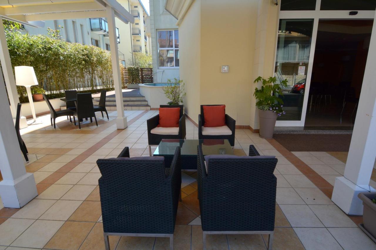 Hotel Orly Cesenatico Kültér fotó