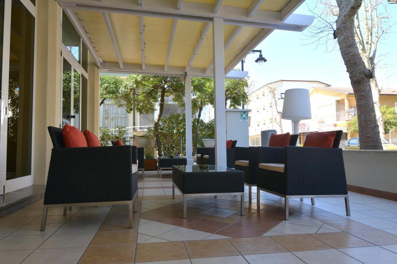 Hotel Orly Cesenatico Kültér fotó