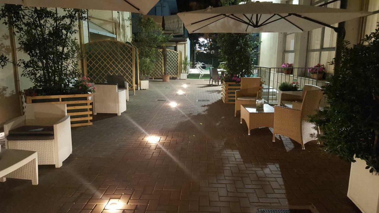 Hotel Orly Cesenatico Kültér fotó